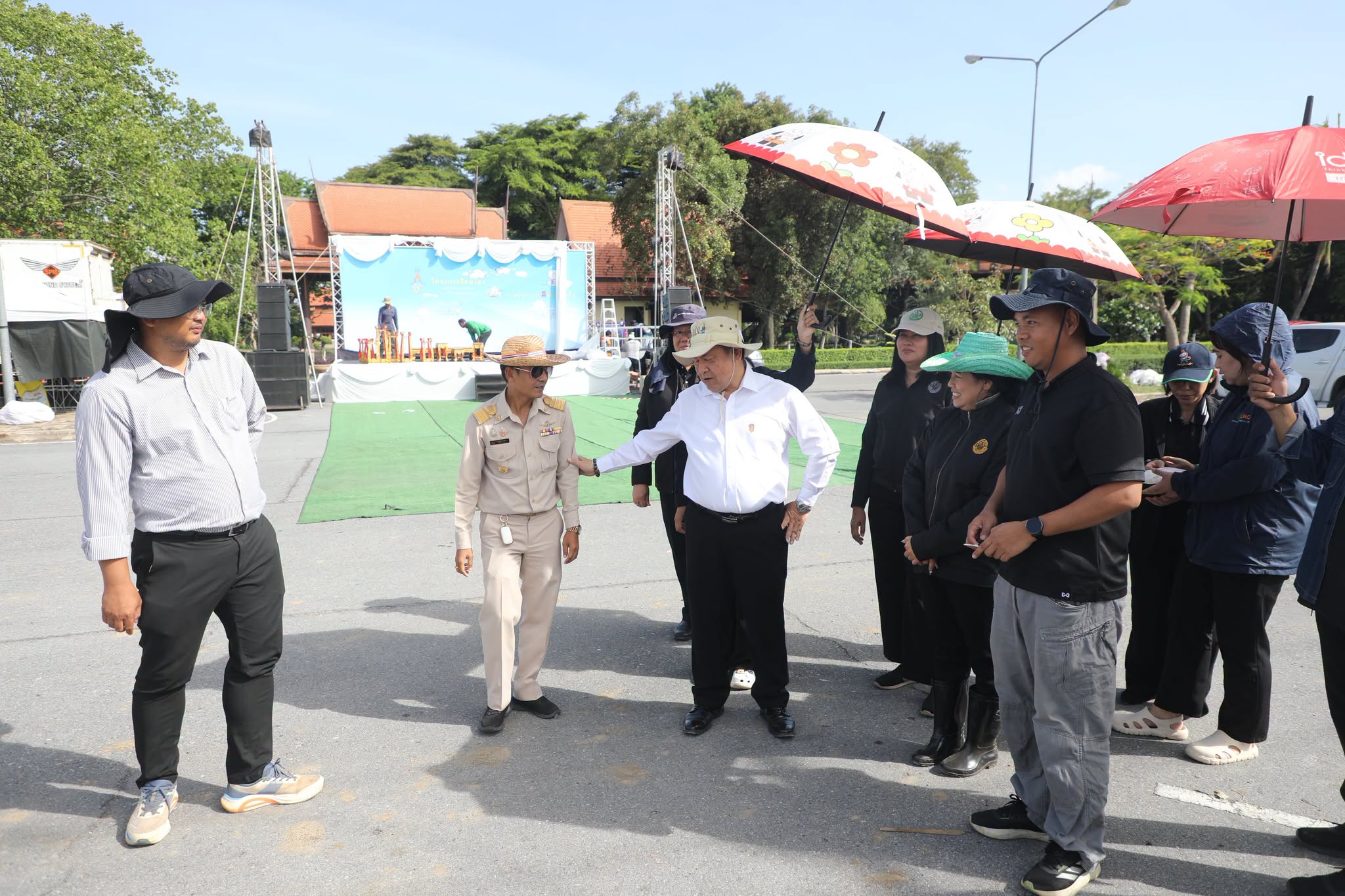 title - ส.ป.ก. ลงพื้นที่ตรวจความพร้อม เตรียมจัดงานจิตอาสาพัฒนาด้านการเกษตร ณ ศูนย์ศิลปาชีพบางไทร